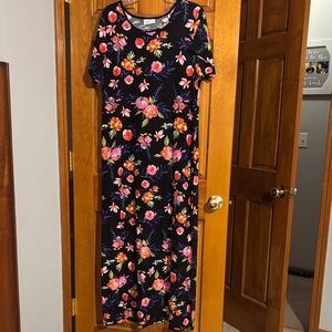 ❤️Bobbie Brooks Black Maxi Dress with Floral Design